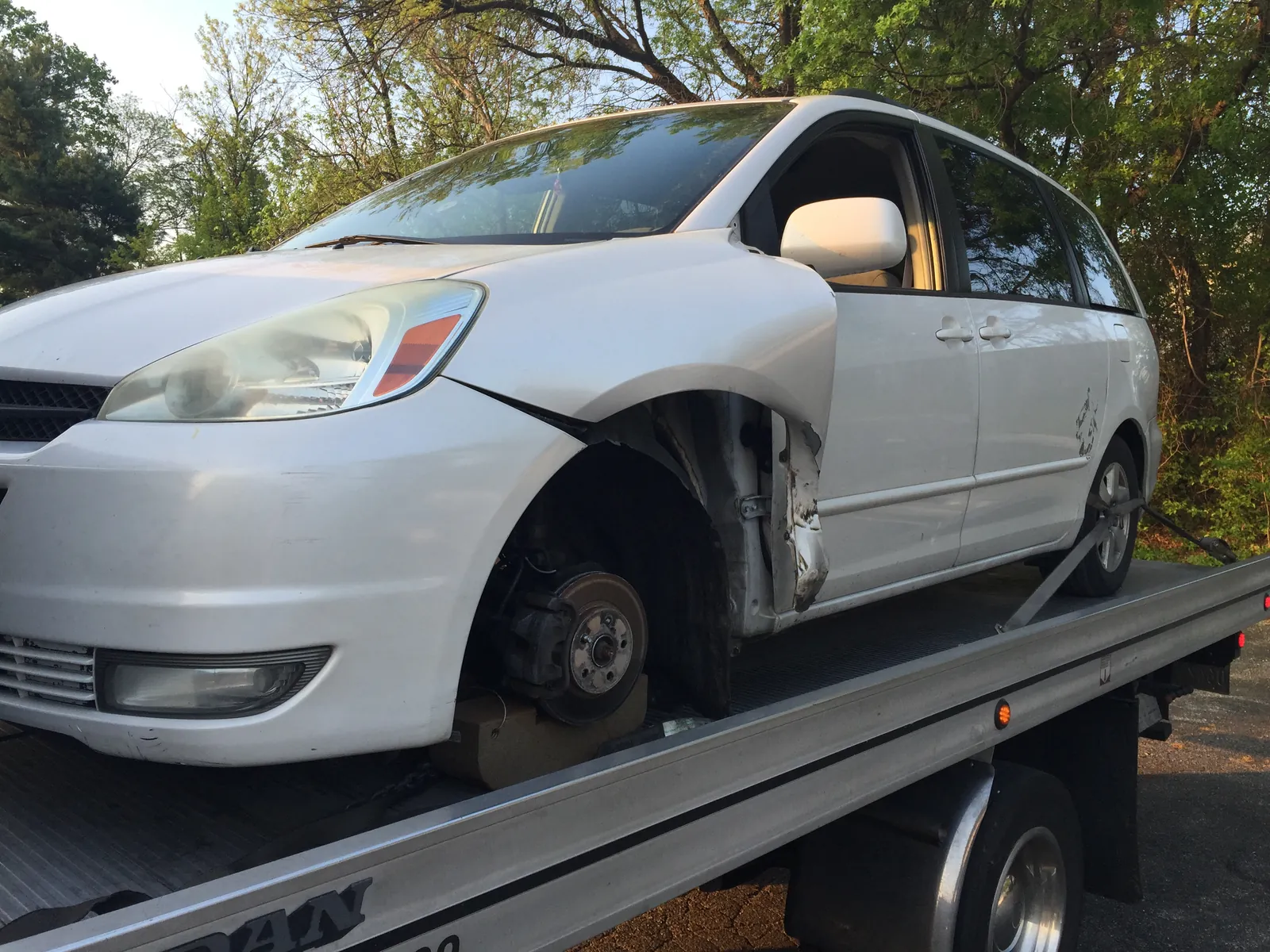 Accident vehicle loaded after a wheel-off recovery